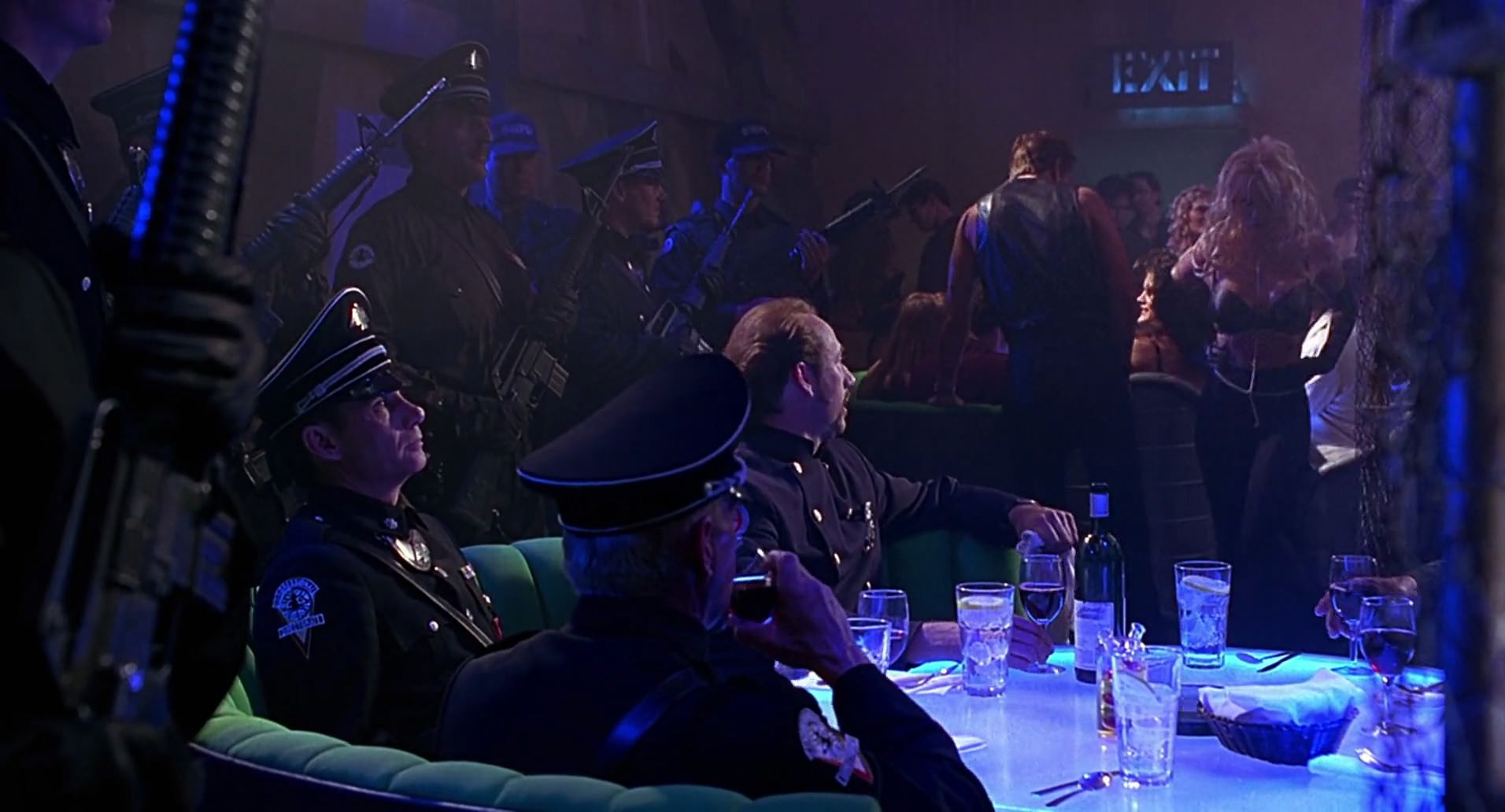 Barb Wire (1996) screencap 4440