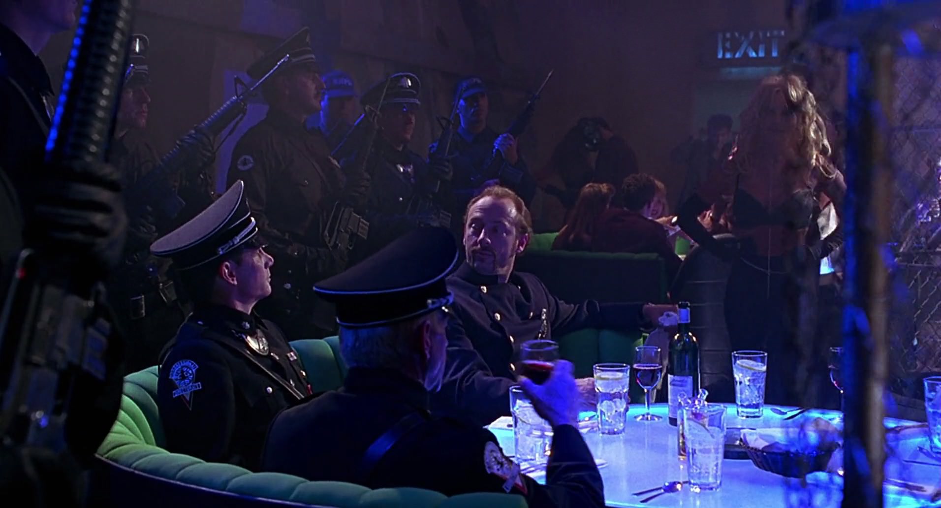 Barb Wire (1996) screencap 4443