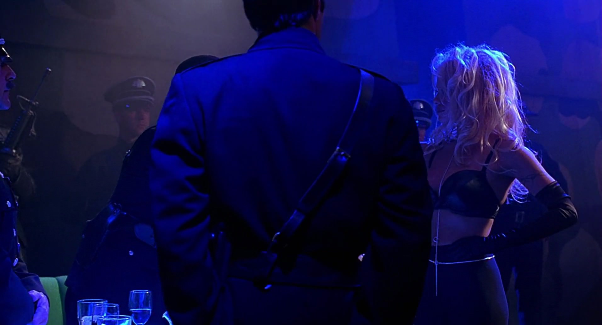 Barb Wire (1996) screencap 4461