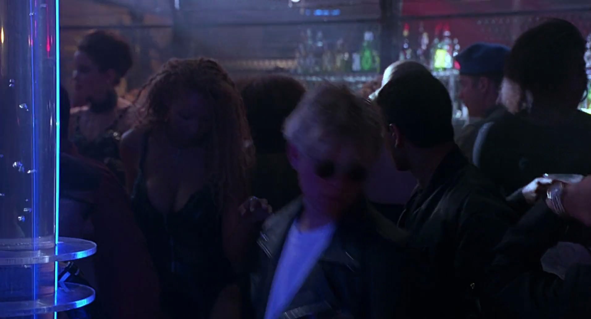 Barb Wire (1996) screencap 4725