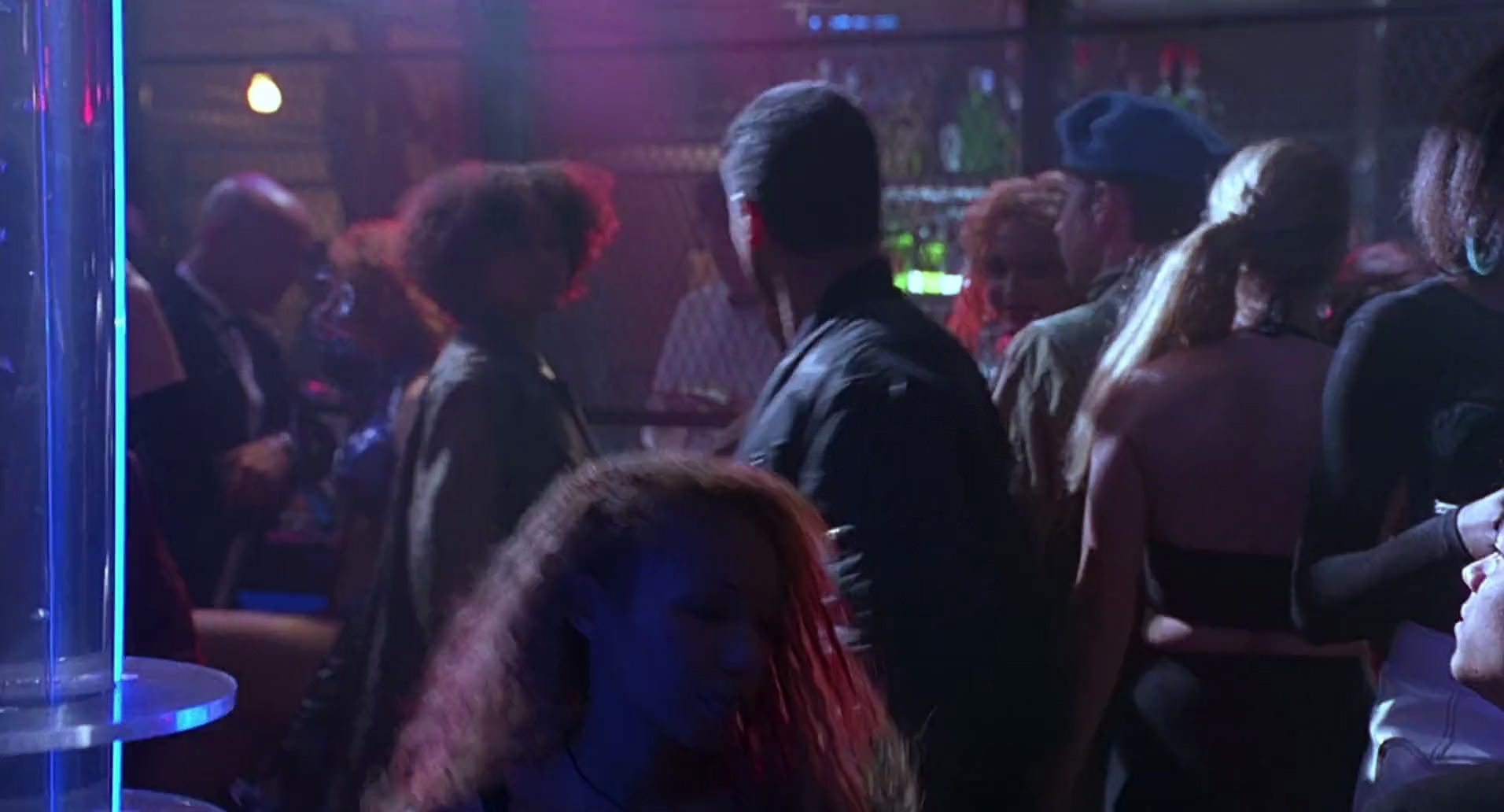 Barb Wire (1996) HD screenshot 4727