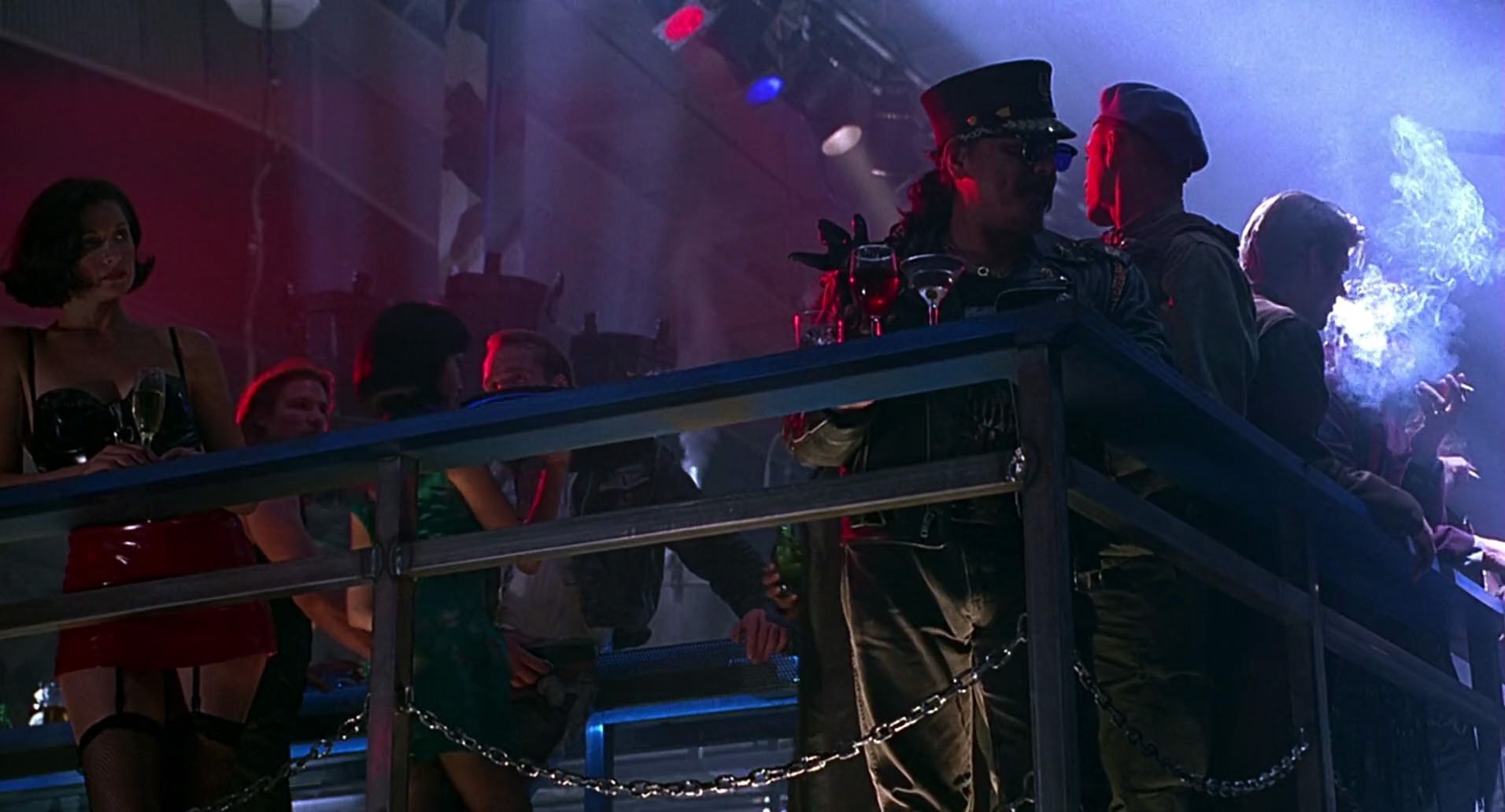 Barb Wire (1996) screencap 4749