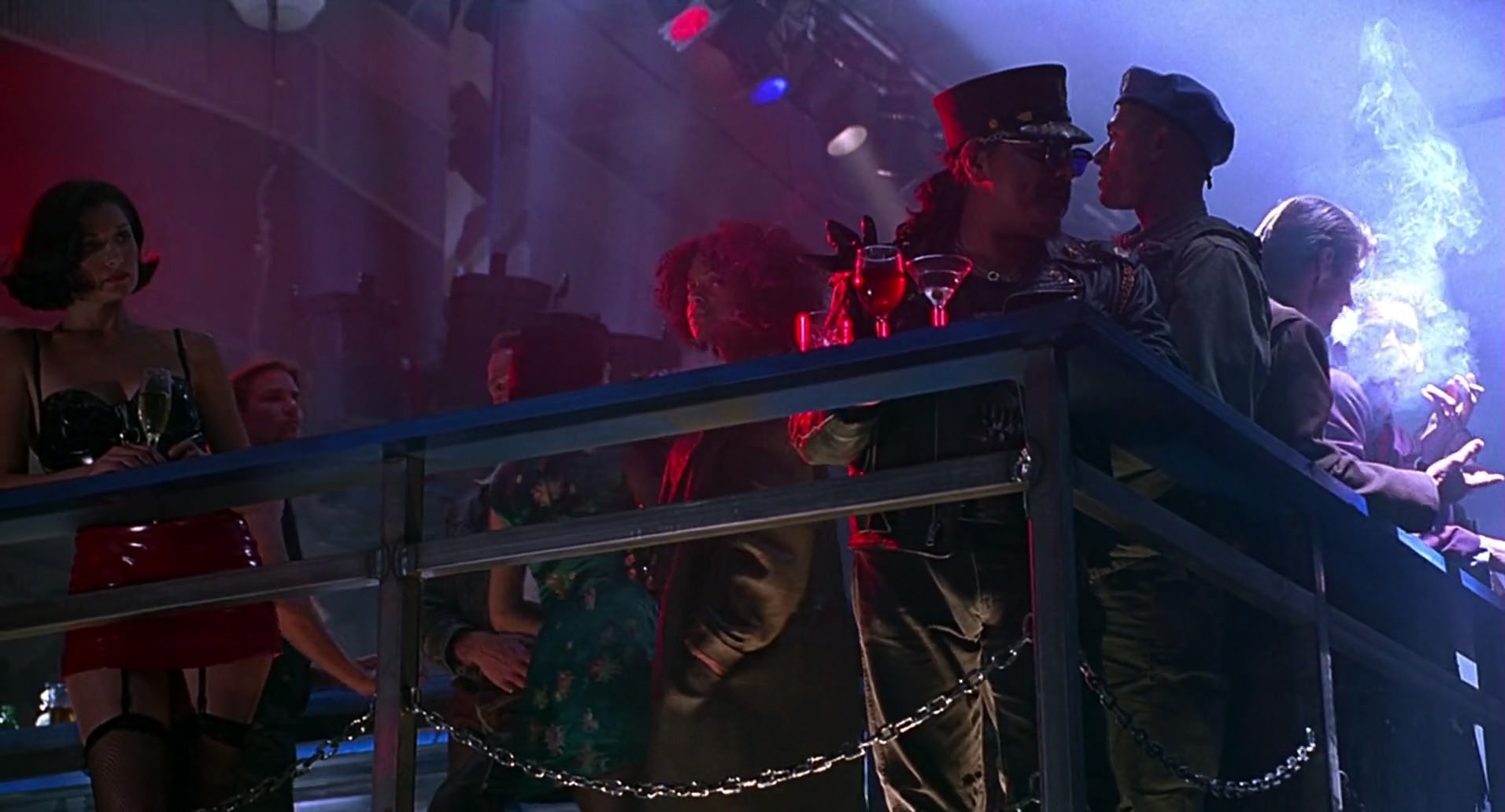 Barb Wire (1996) HD screenshot 4751