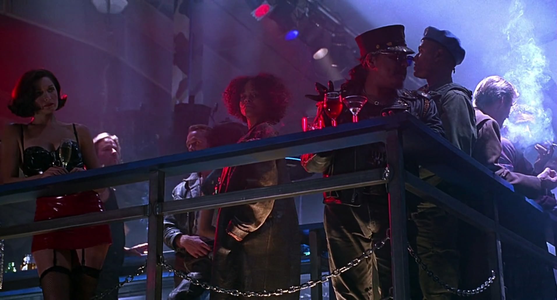 Barb Wire (1996) screencap 4752
