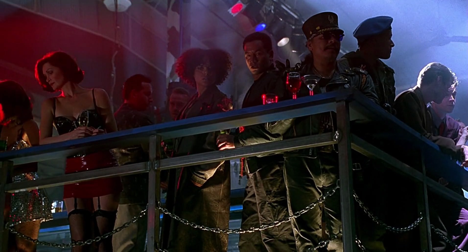Barb Wire (1996) screencap 4761