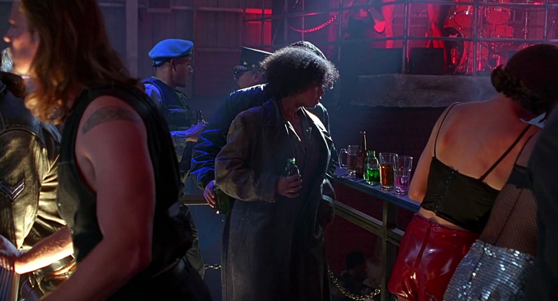 Barb Wire (1996) HD screenshot 4772