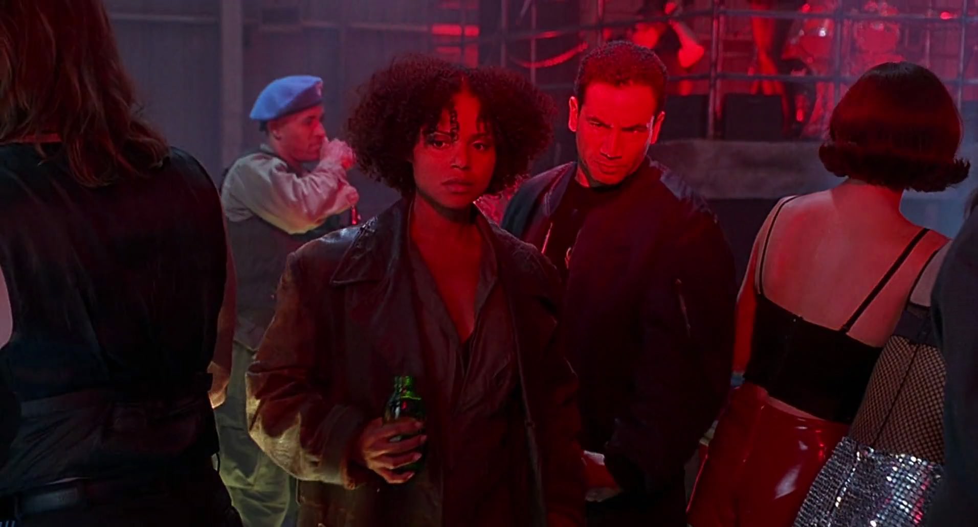 Barb Wire (1996) screencap 4776