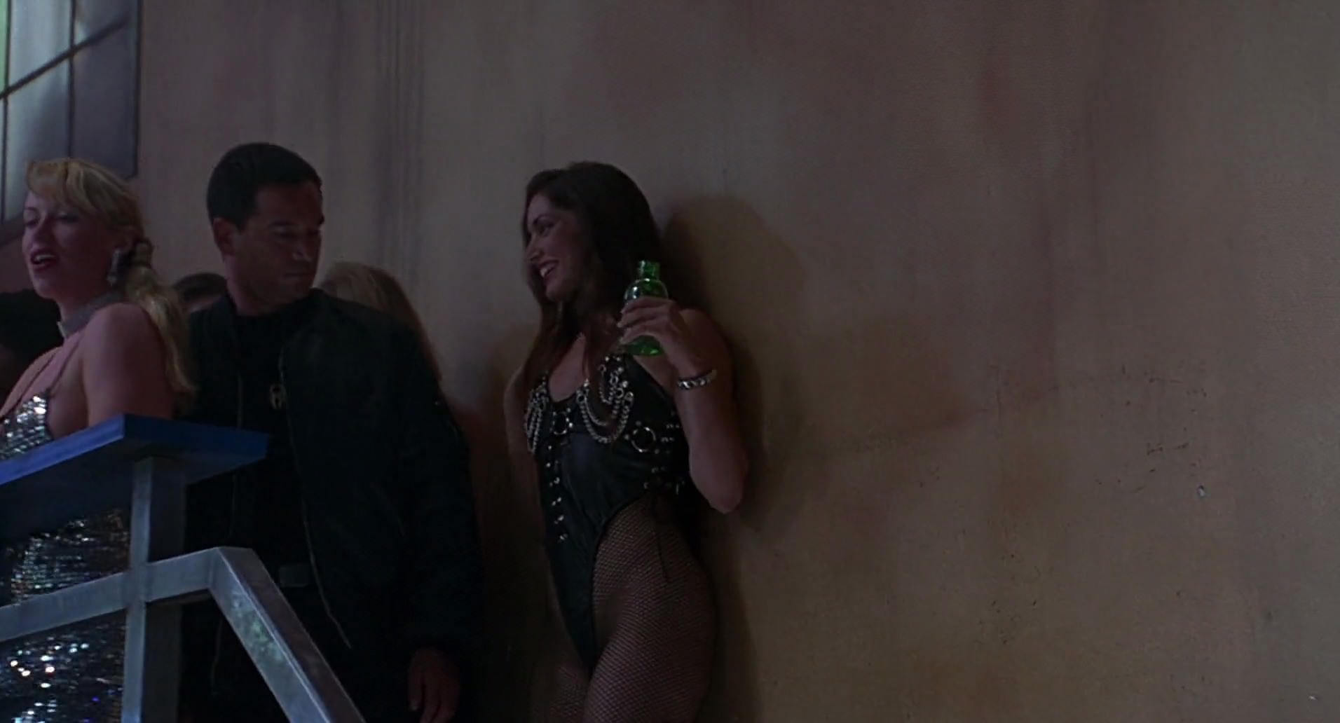 Barb Wire (1996) screencap 4800