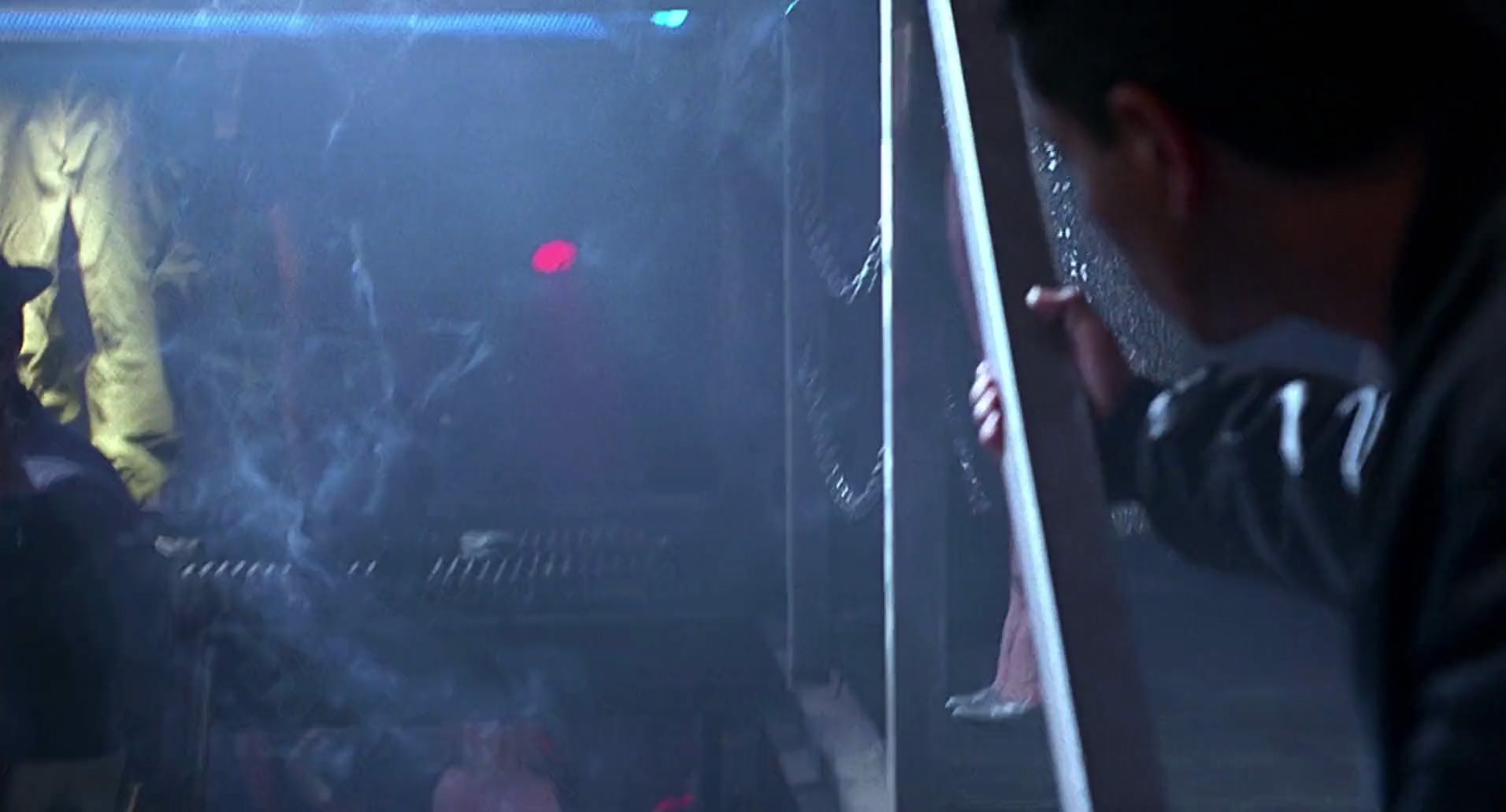 Barb Wire (1996) screencap 4809