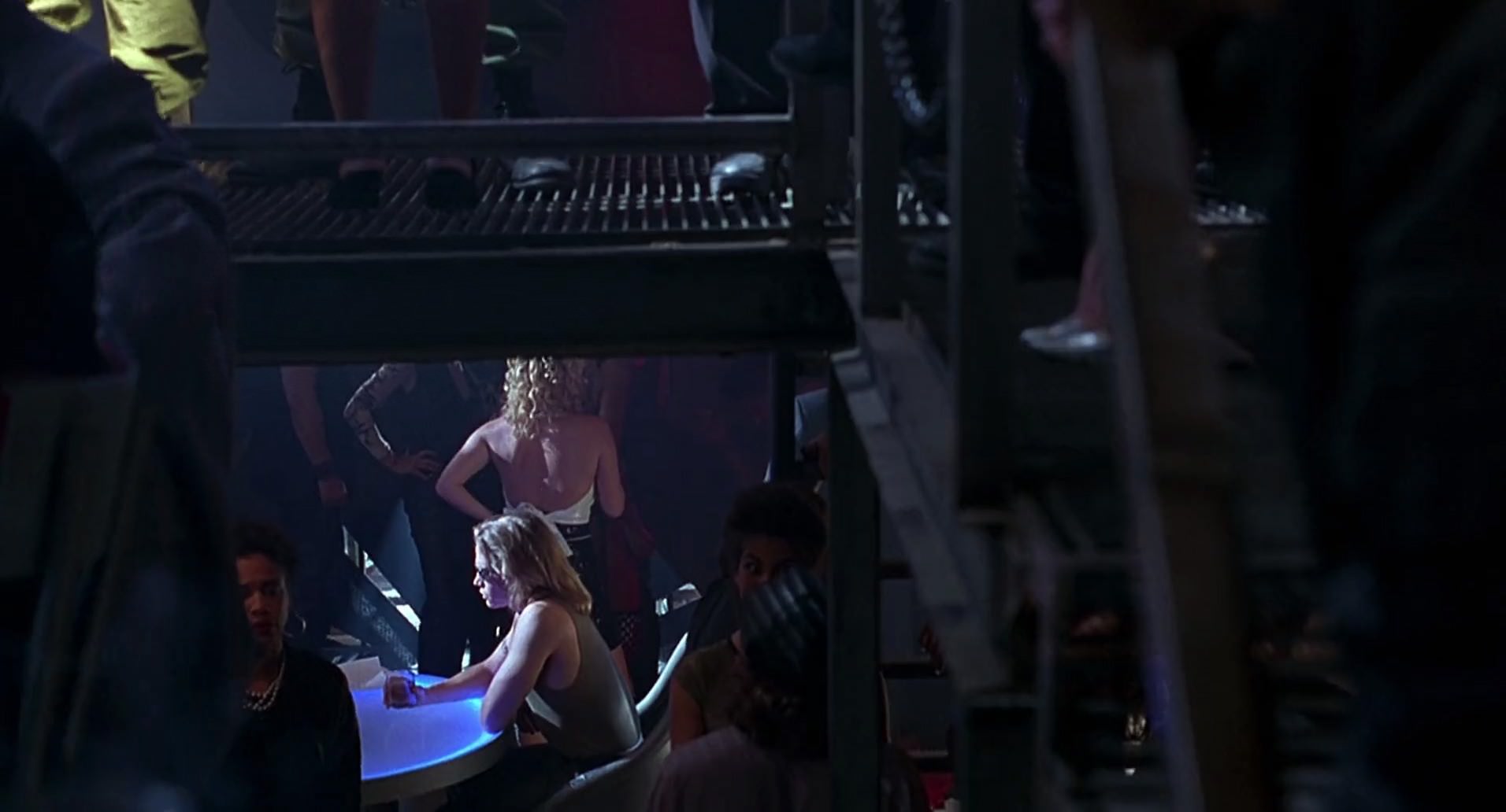 Barb Wire (1996) screencap 4812