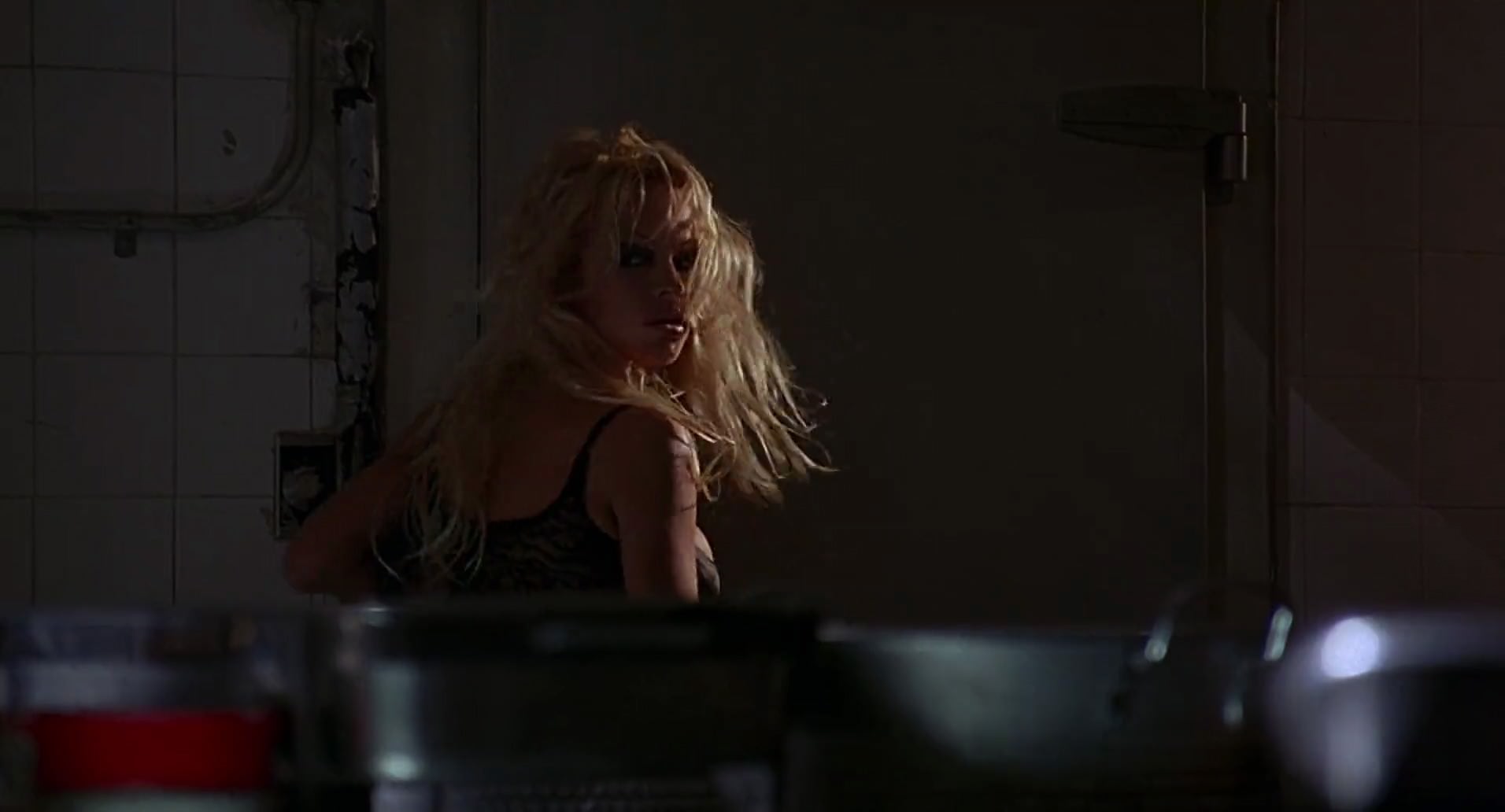 Barb Wire (1996) screencap 483