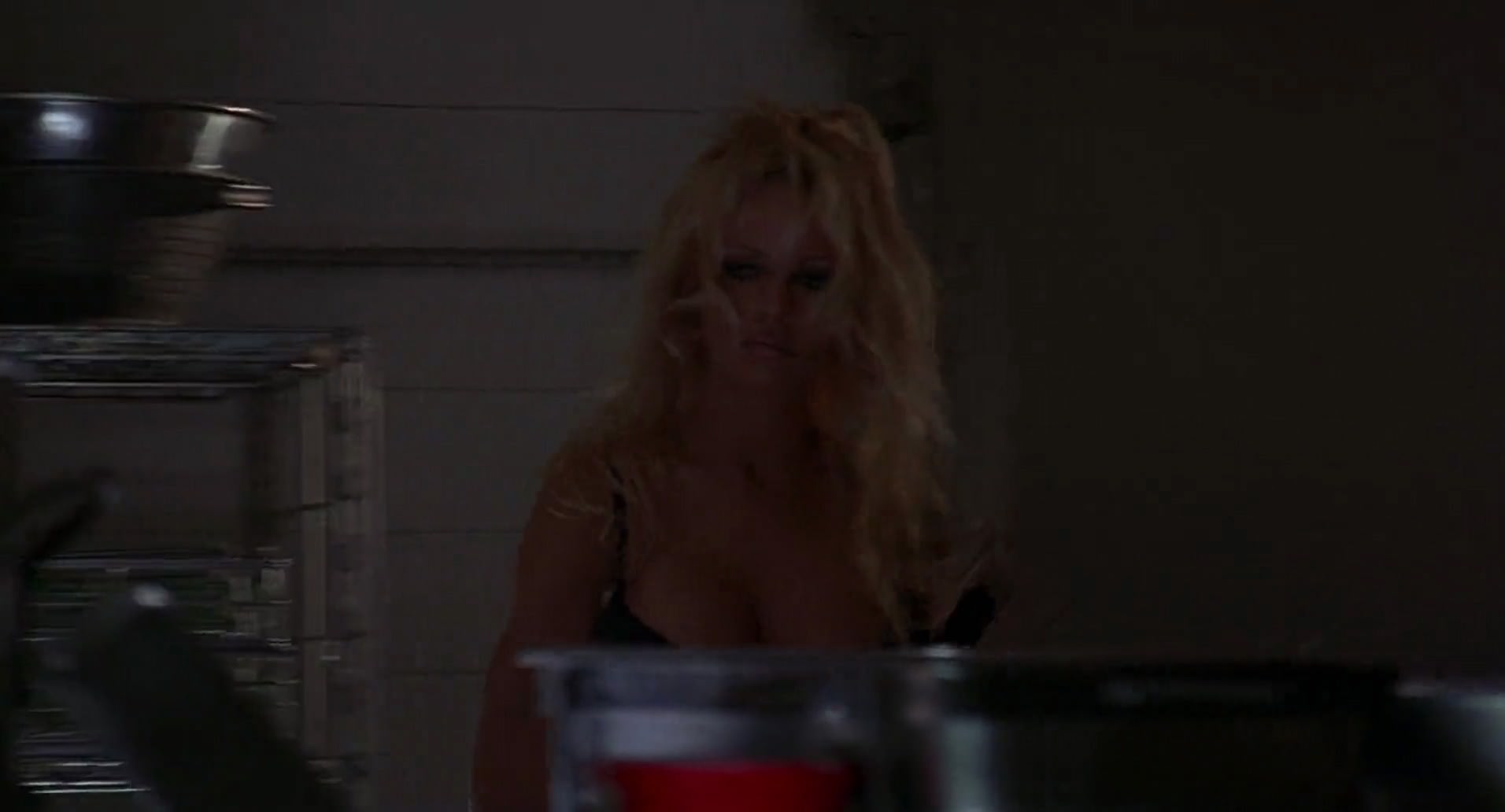 Barb Wire (1996) screencap 486