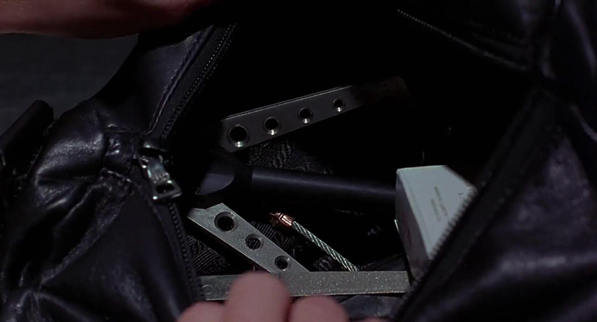 Barb Wire (1996) movie still 490