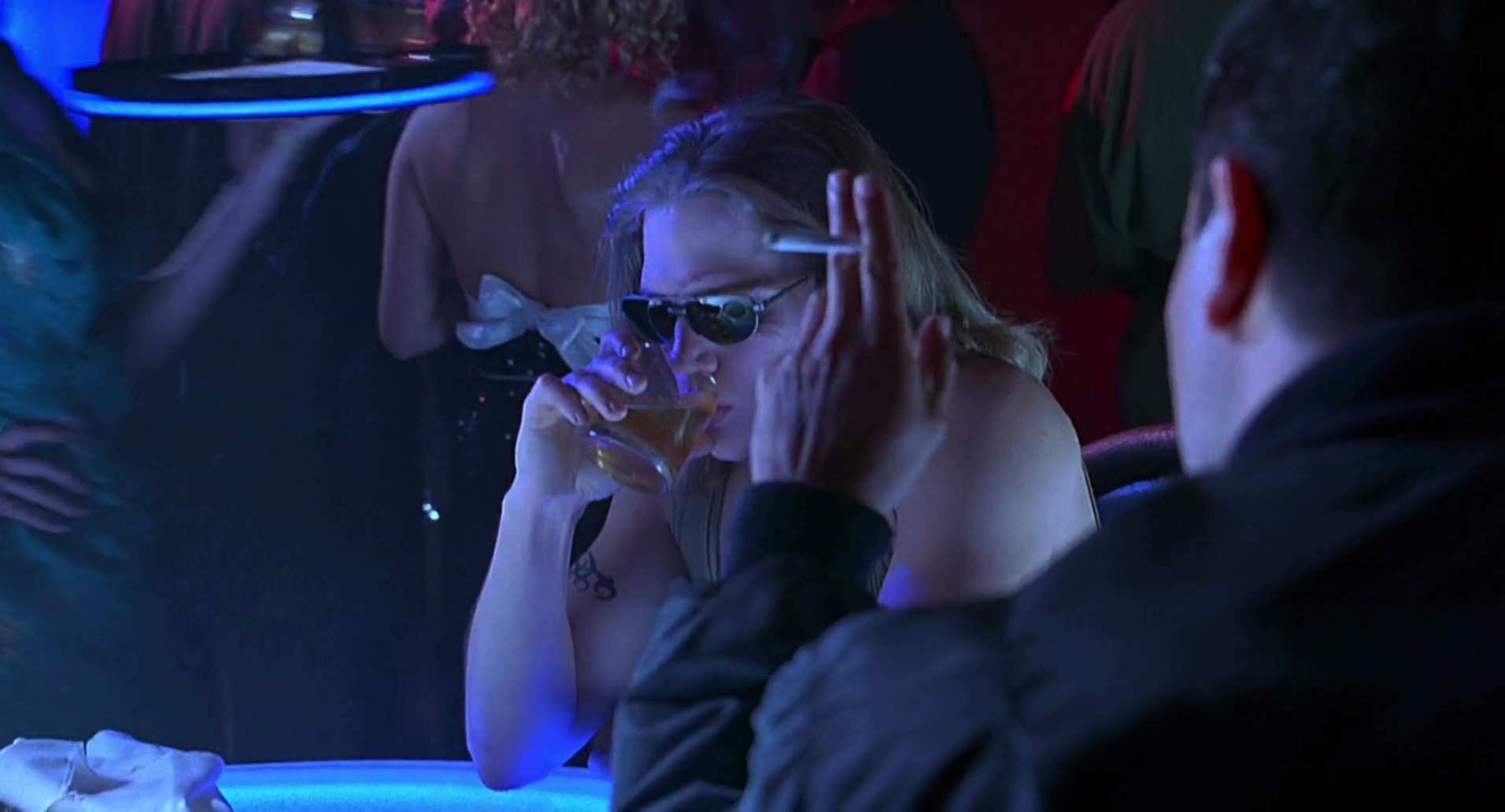 Barb Wire (1996) screencap 4902
