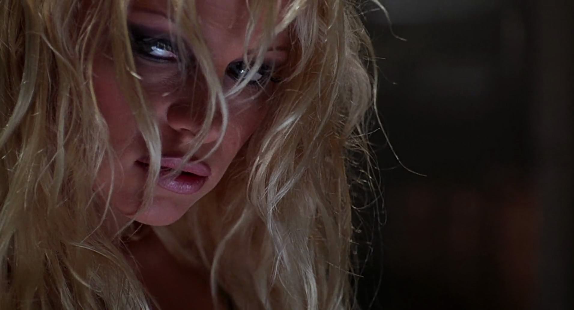 Barb Wire (1996) screencap 501
