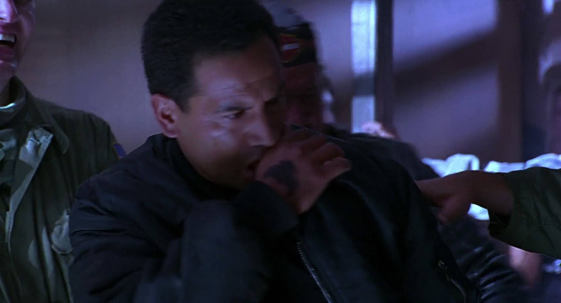 Barb Wire (1996) screencap 5013