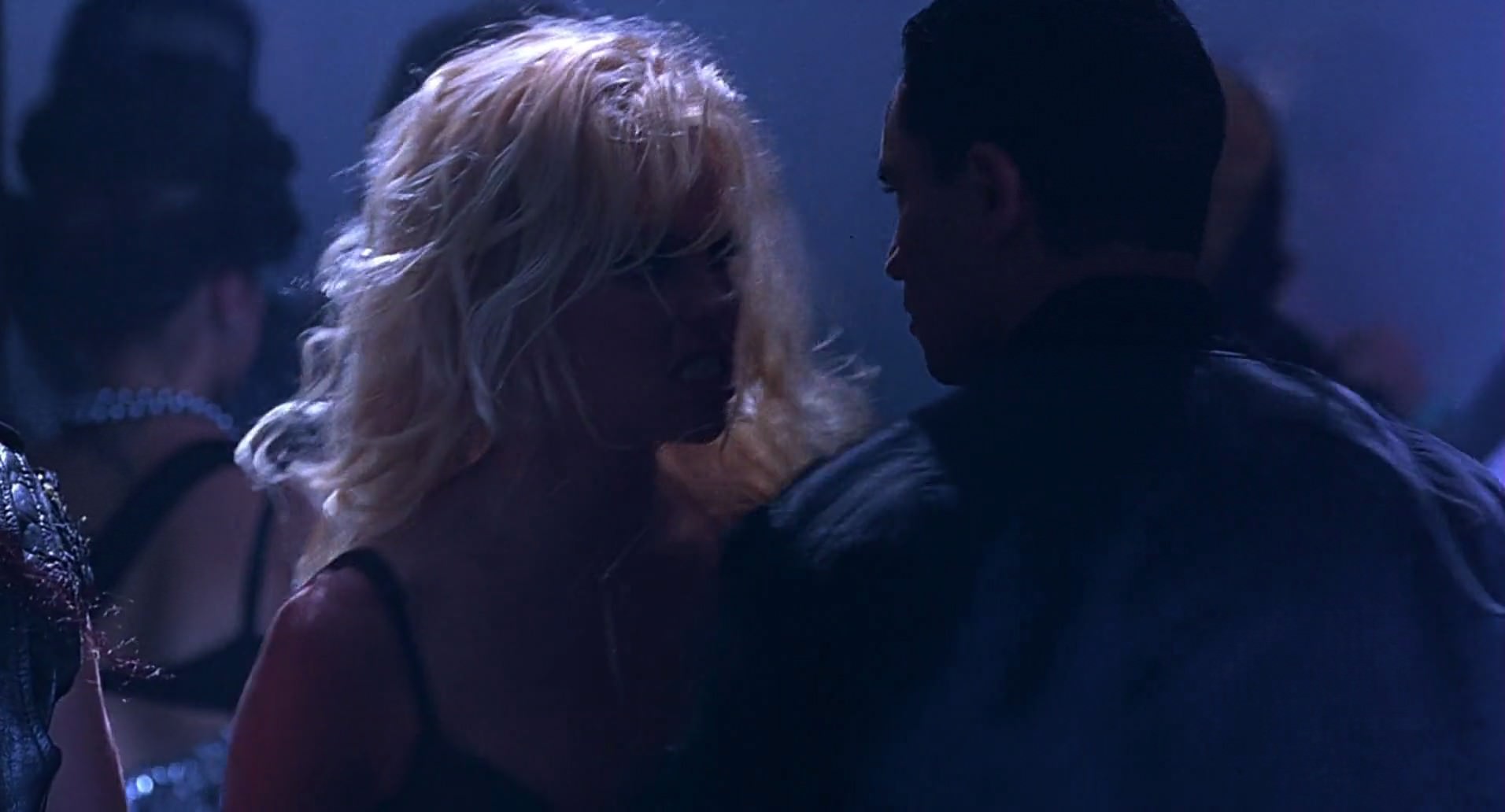 Barb Wire (1996) screencap 5040