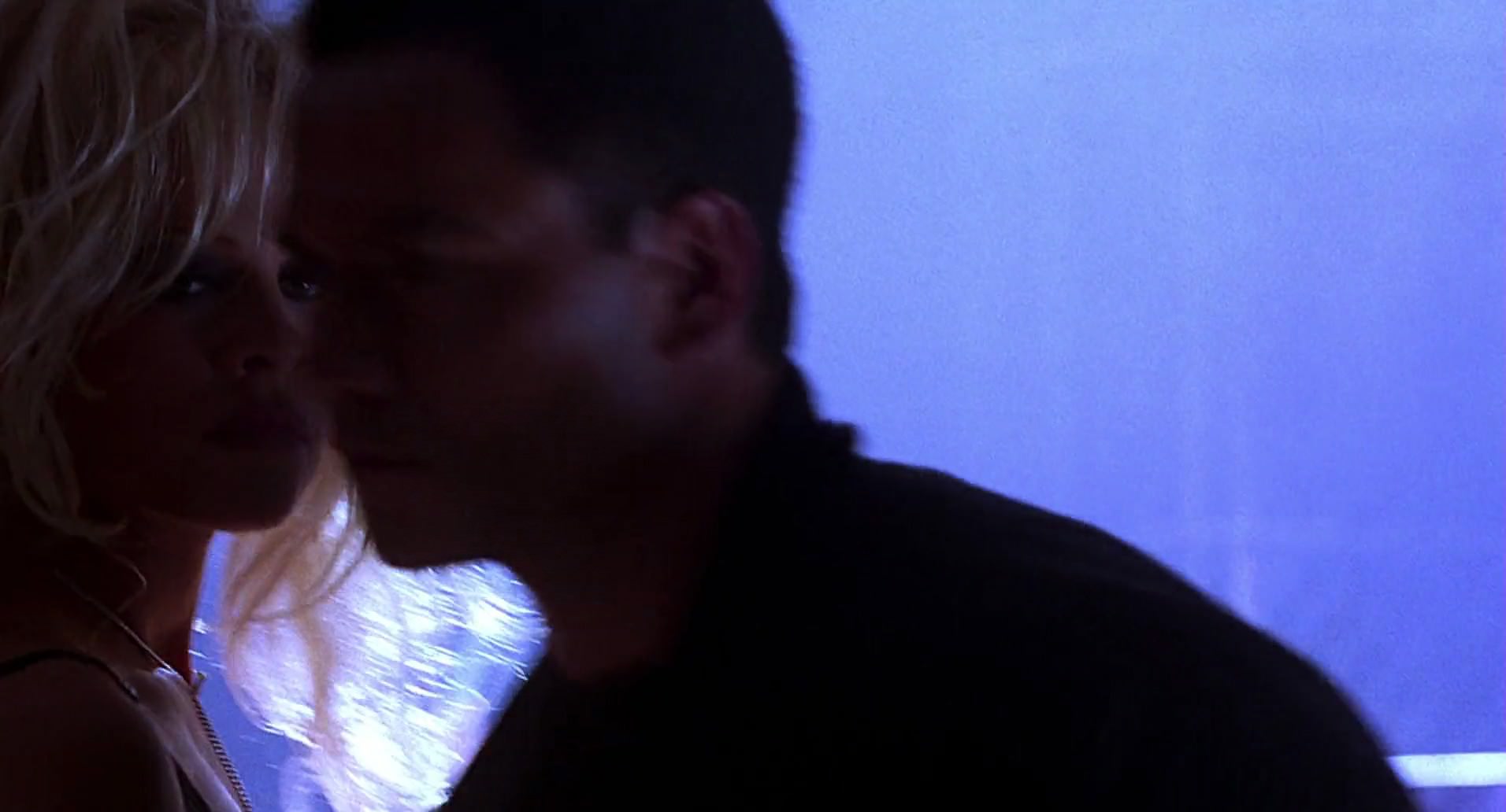 Barb Wire (1996) screencap 5097