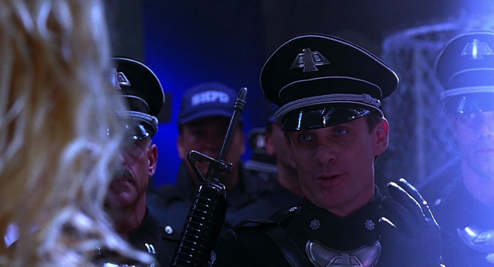 Barb Wire (1996) screencap 5121