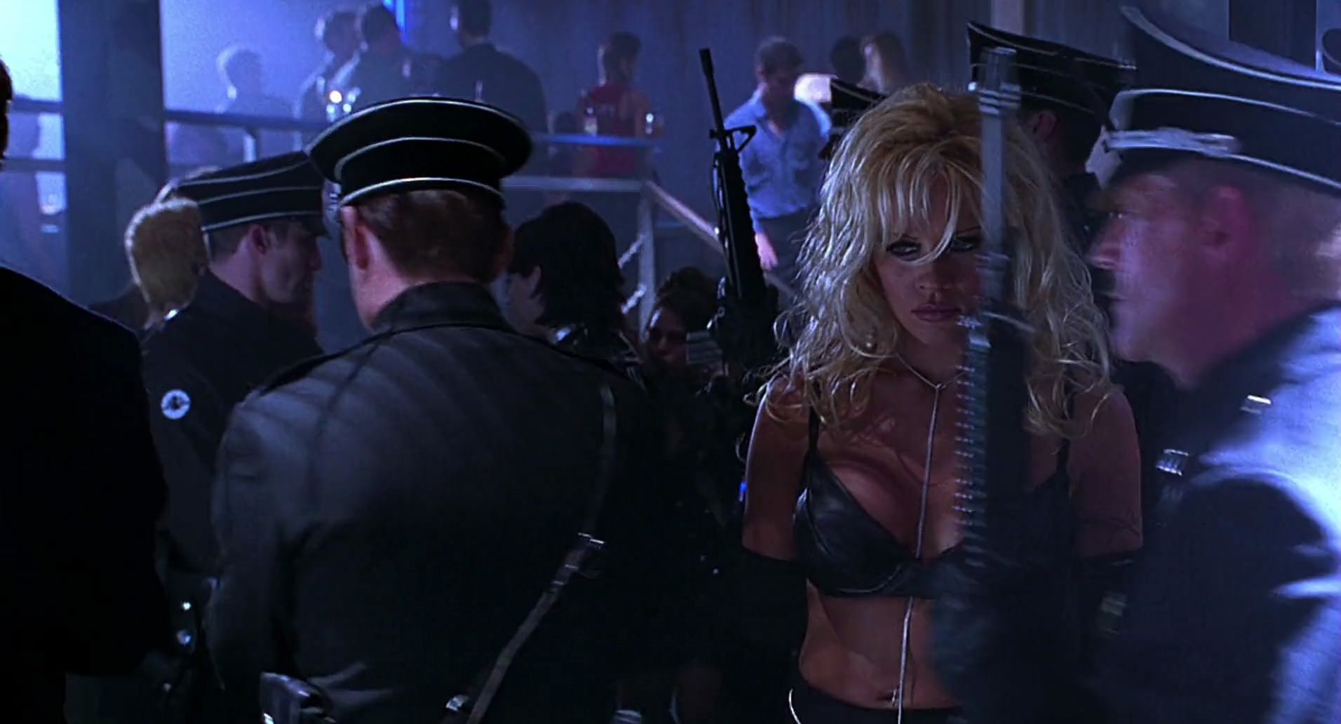 Barb Wire (1996) screencap 5127