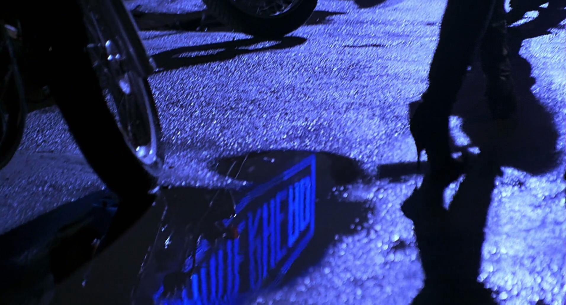 Barb Wire (1996) screencap 5151