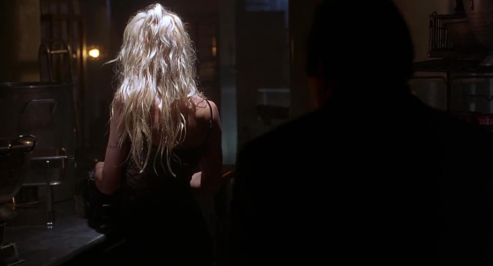 Barb Wire (1996) screencap 516