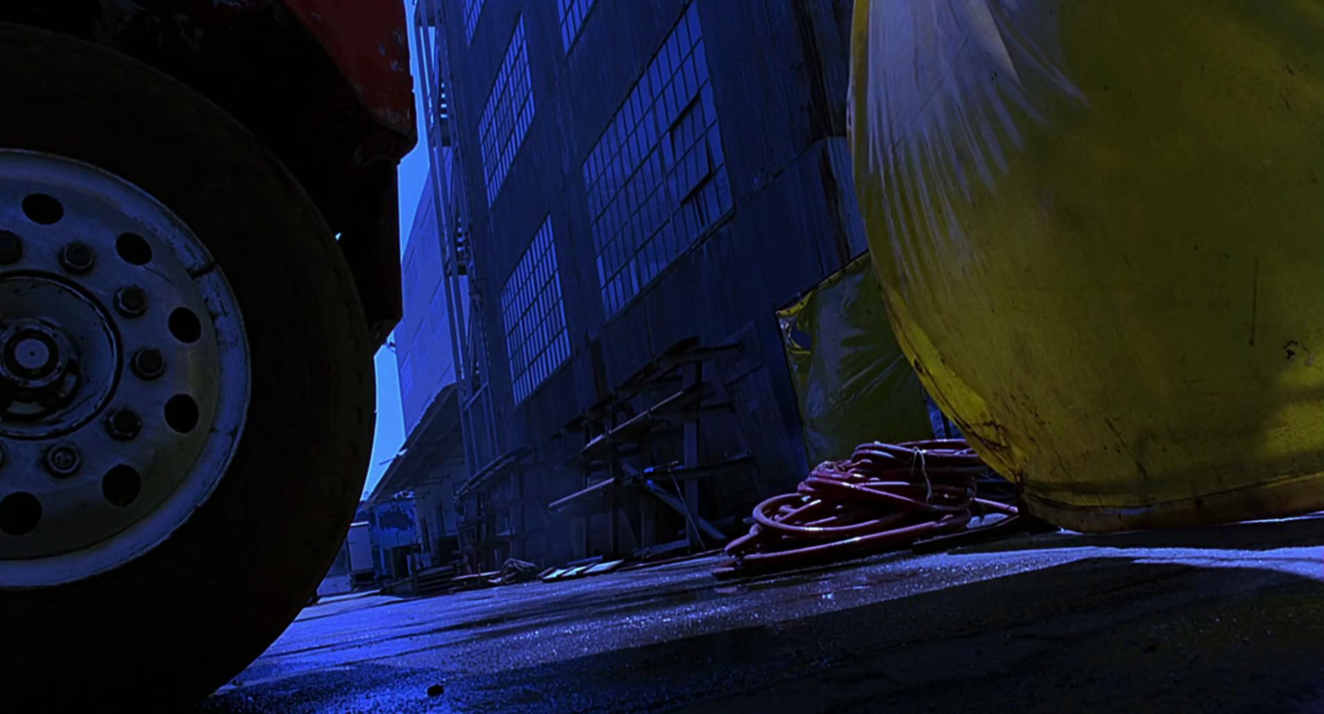 Barb Wire (1996) screencap 5205