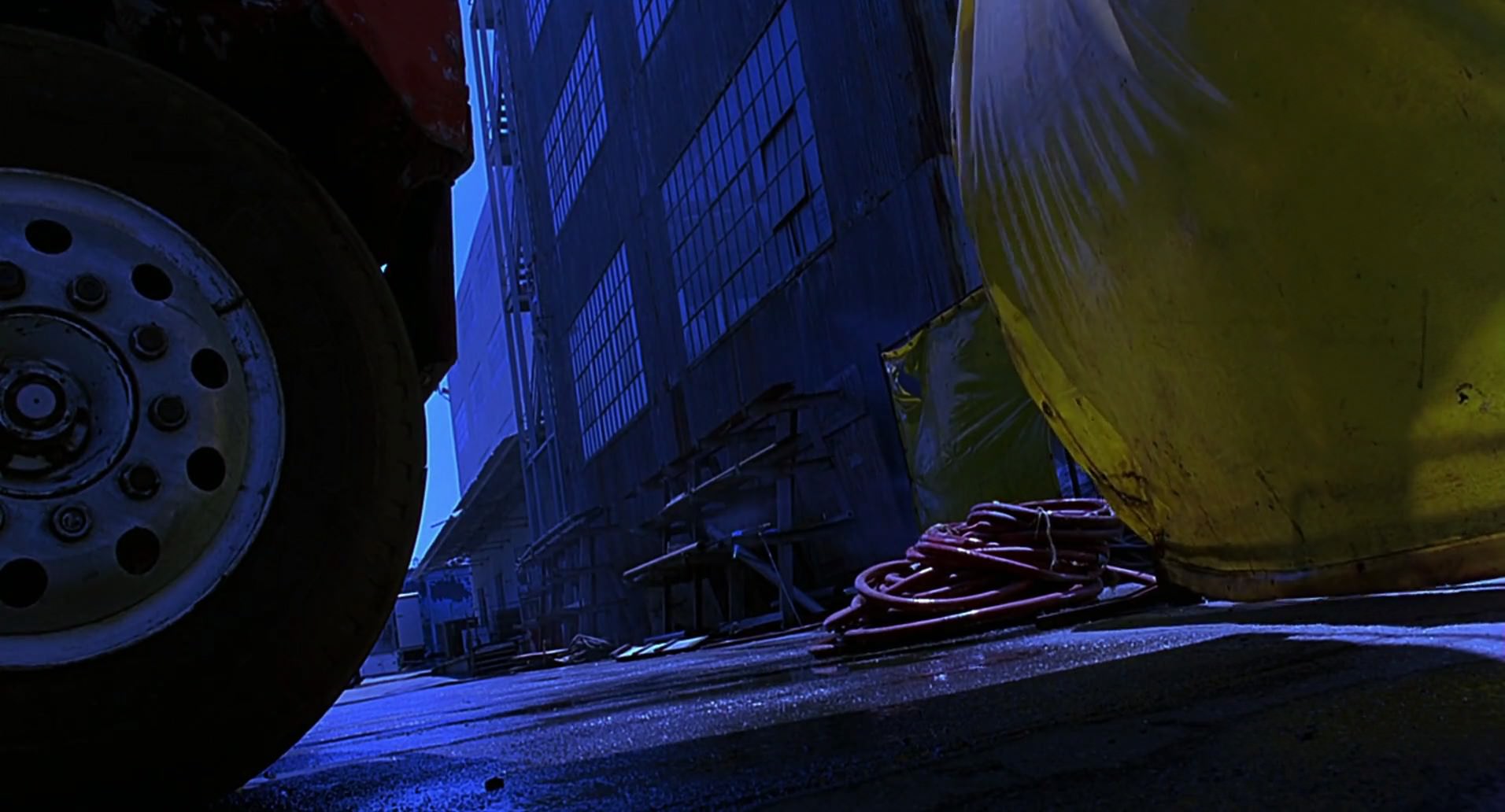 Barb Wire (1996) HD screenshot 5207