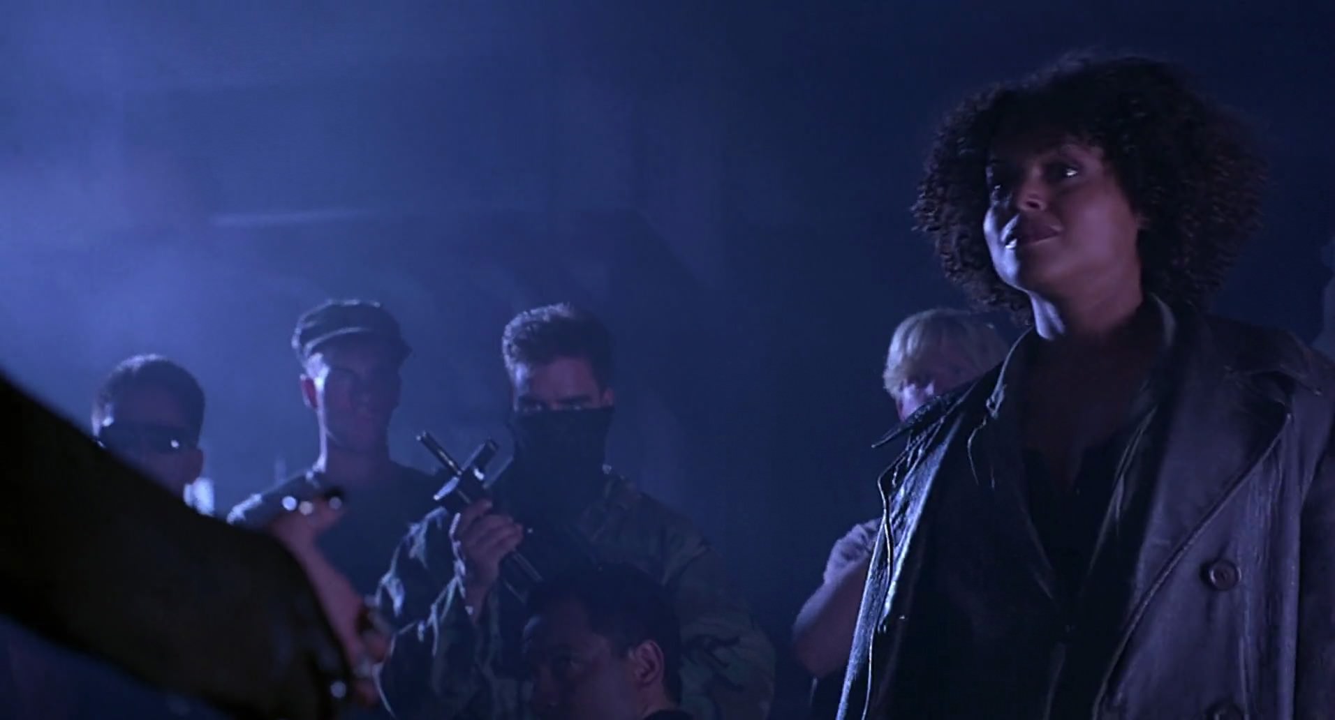 Barb Wire (1996) HD screenshot 5348