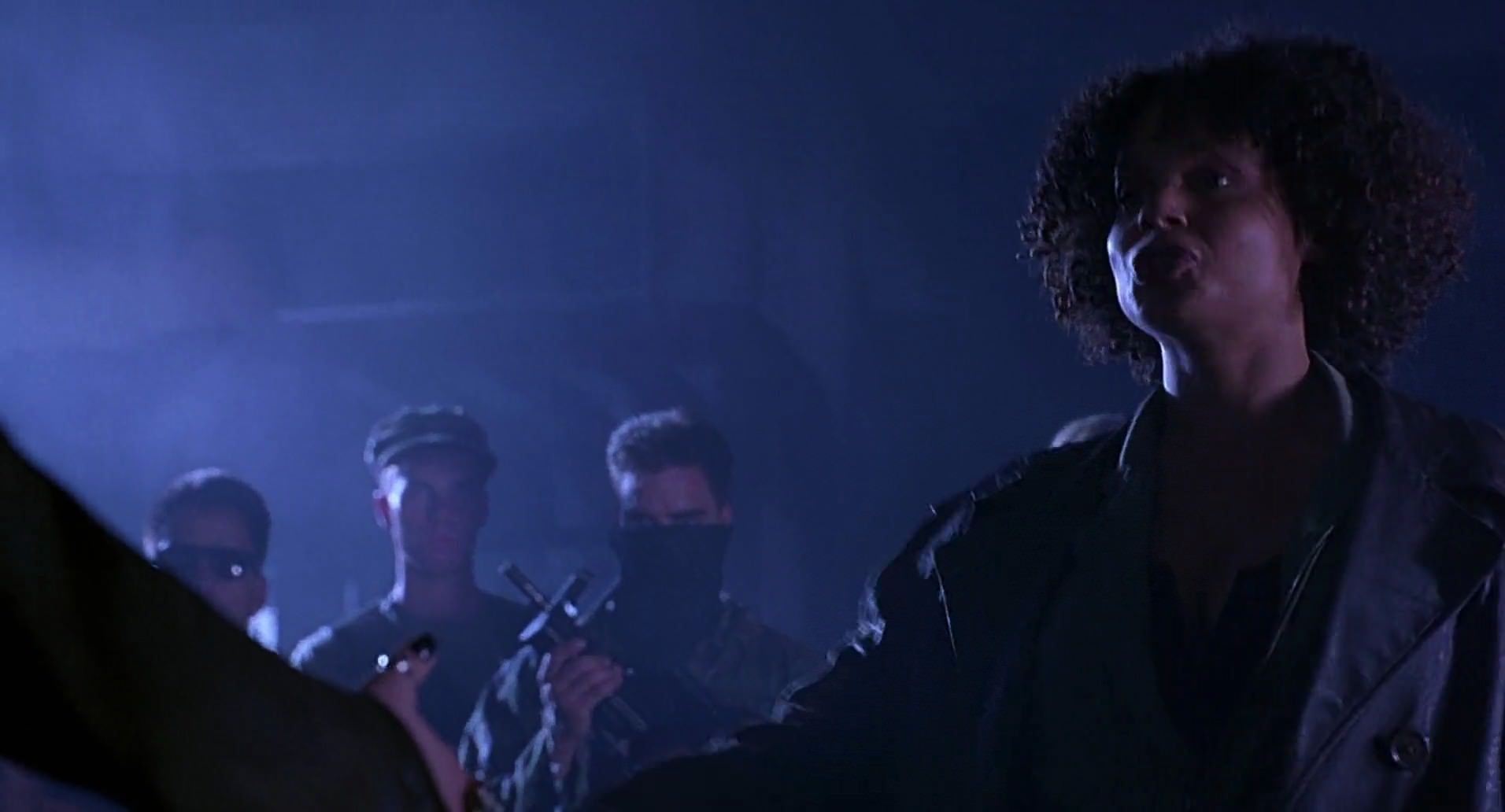 Barb Wire (1996) screencap 5349