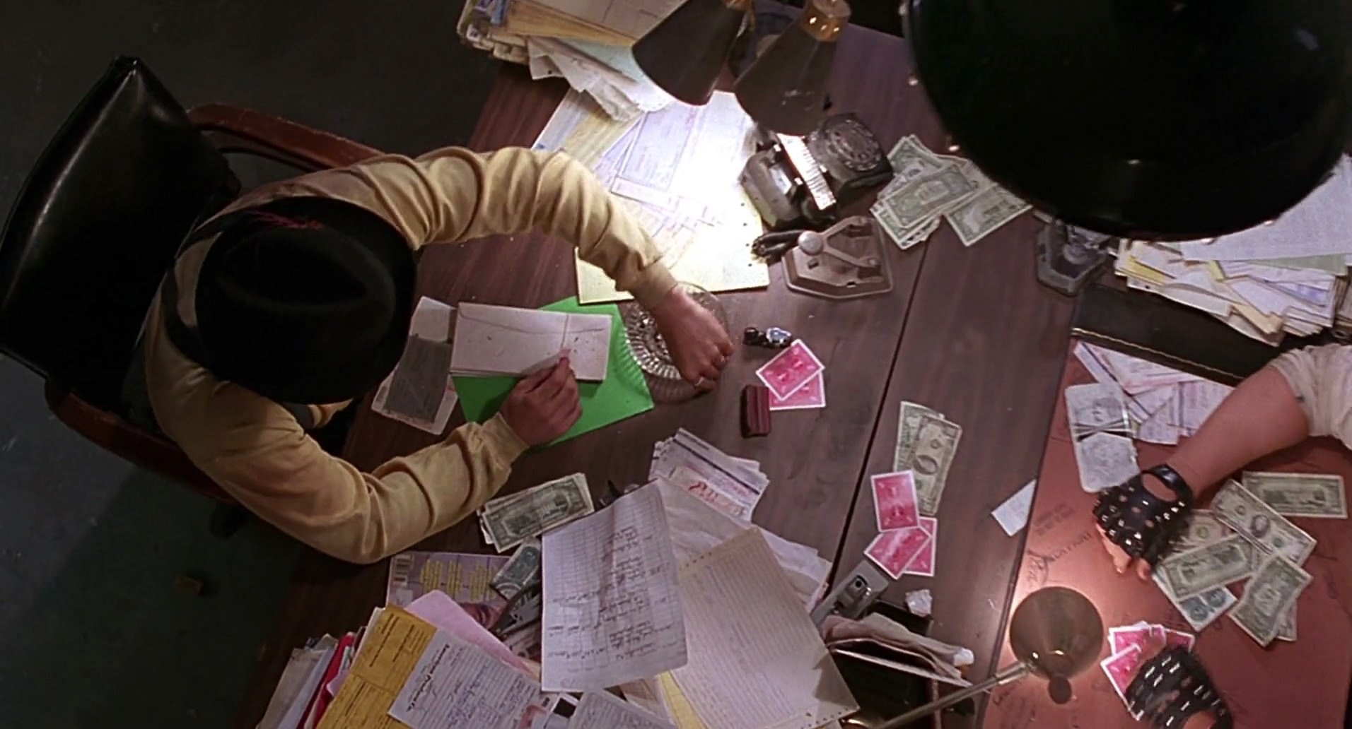 Barb Wire (1996) screencap 5529
