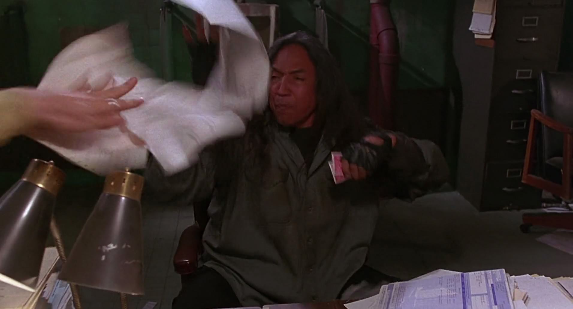 Barb Wire (1996) HD screenshot 5540