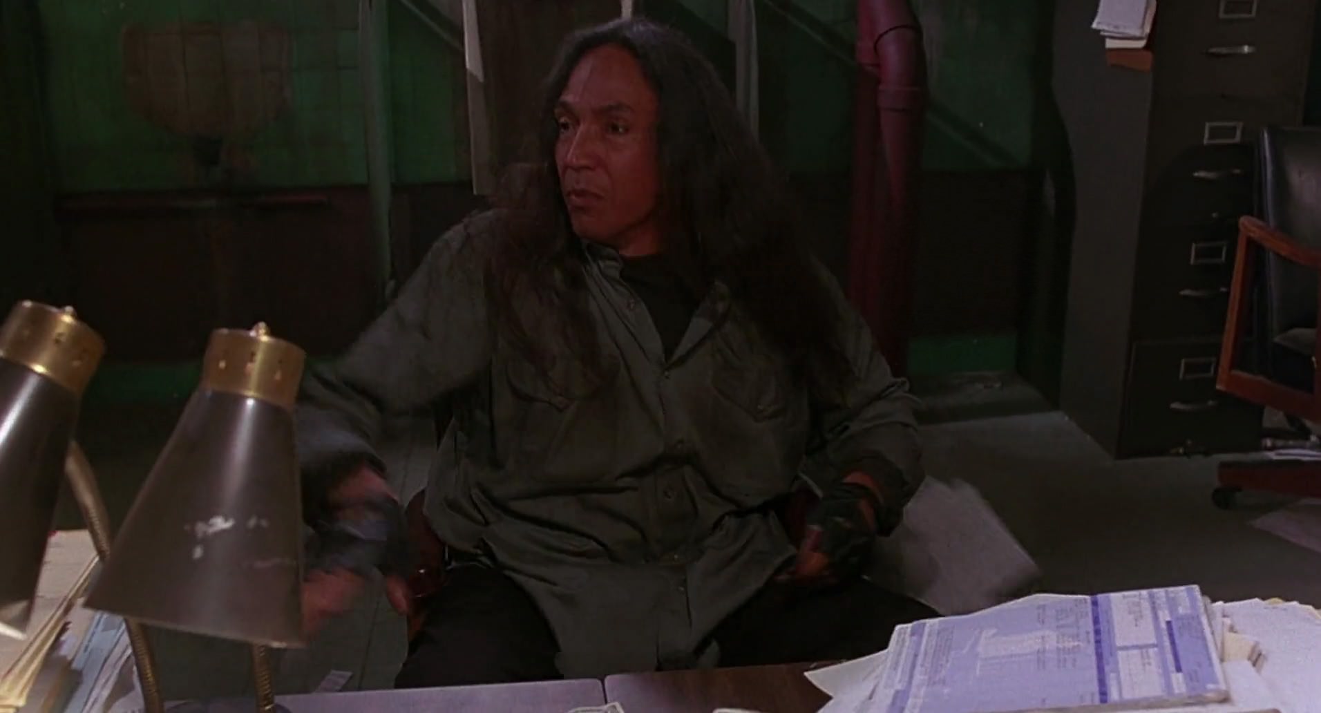 Barb Wire (1996) screencap 5541