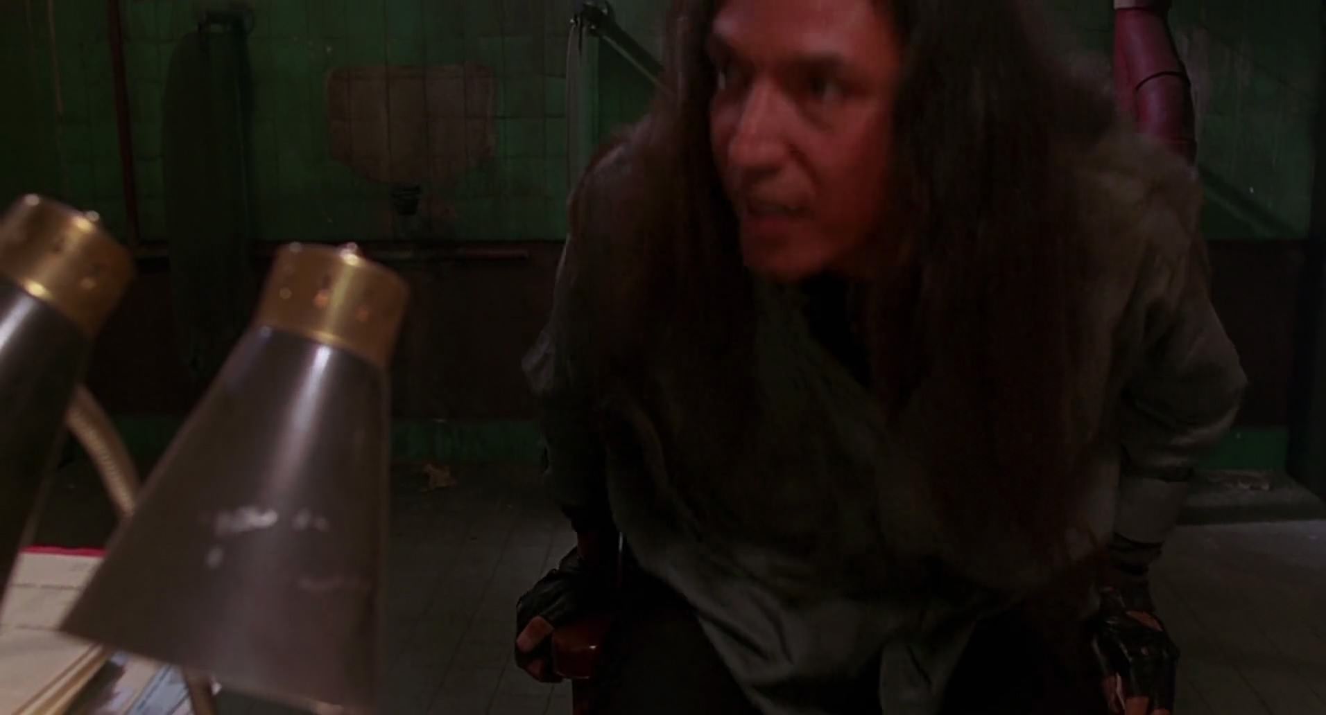 Barb Wire (1996) screencap 5550