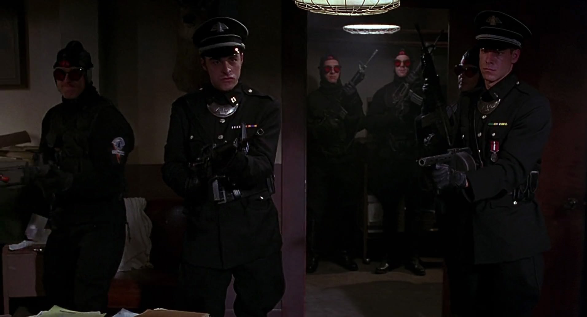 Barb Wire (1996) screencap 5556