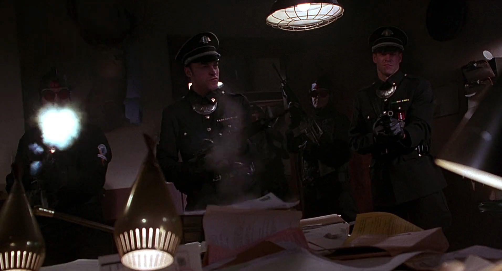 Barb Wire (1996) screencap 5559