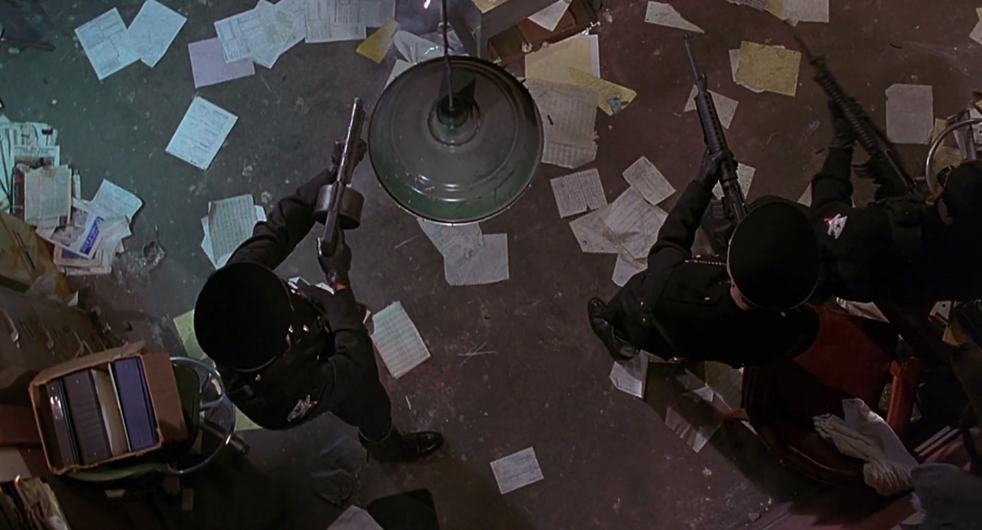 Barb Wire (1996) screencap 5562