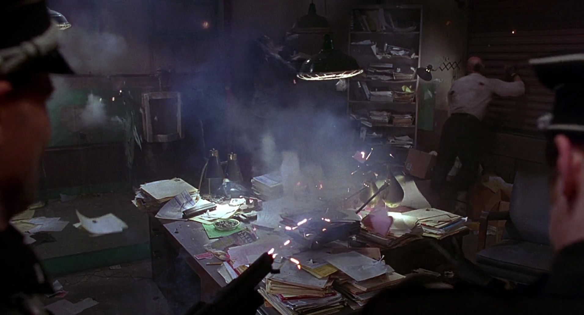 Barb Wire (1996) HD screenshot 5570
