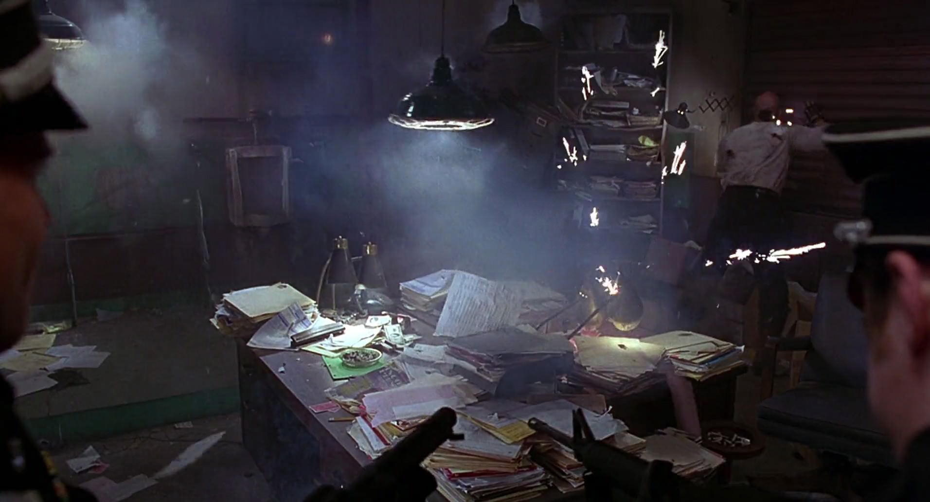 Barb Wire (1996) screencap 5571
