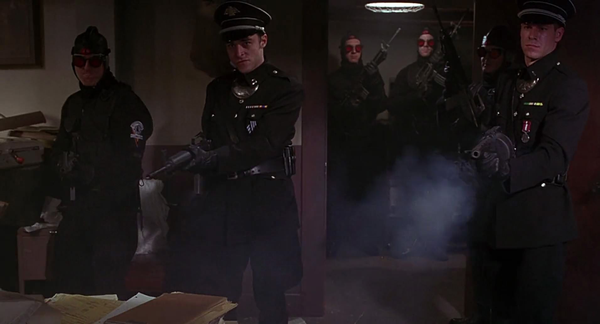 Barb Wire (1996) HD screenshot 5576