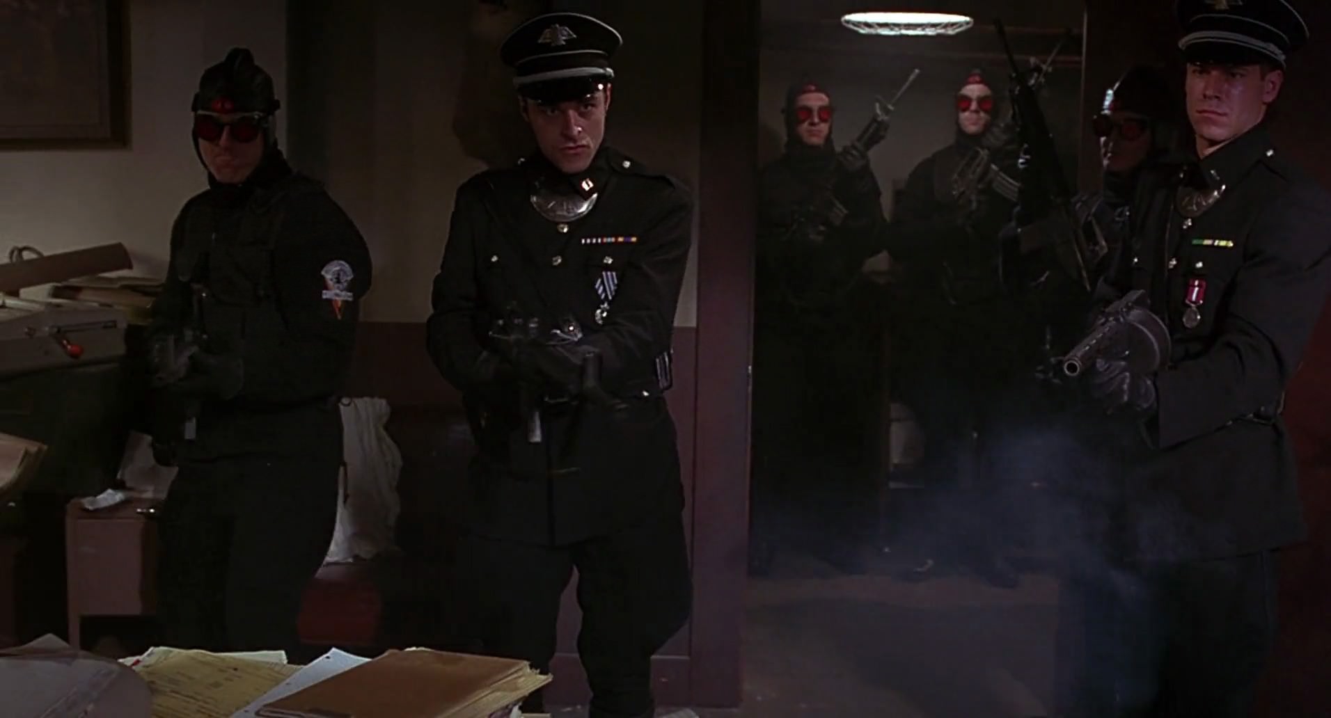 Barb Wire (1996) screencap 5577