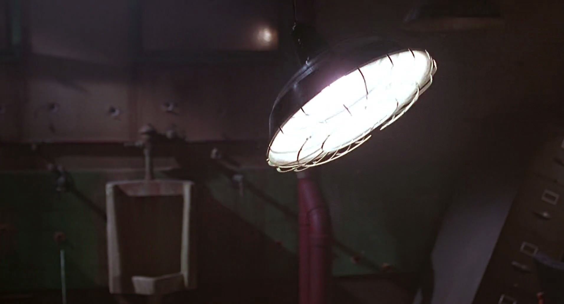 Barb Wire (1996) screencap 5580