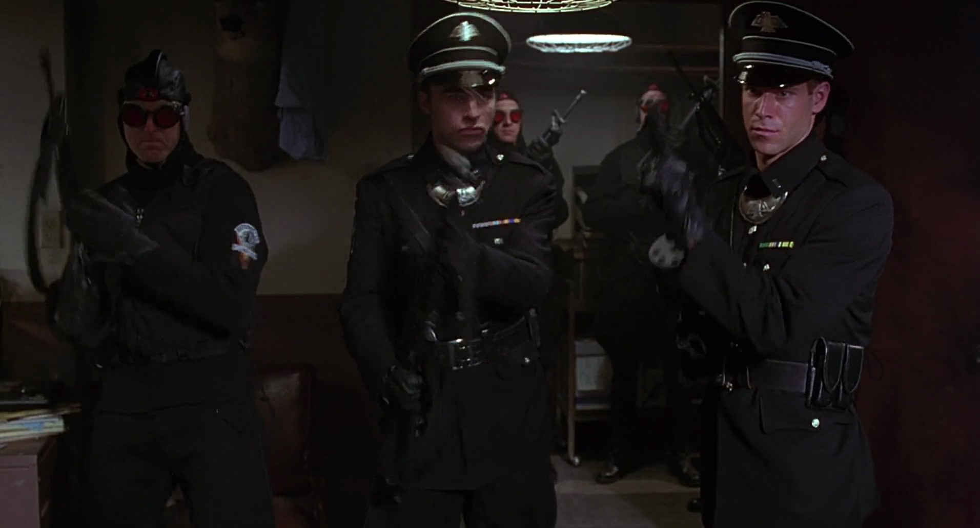 Barb Wire (1996) HD screenshot 5585