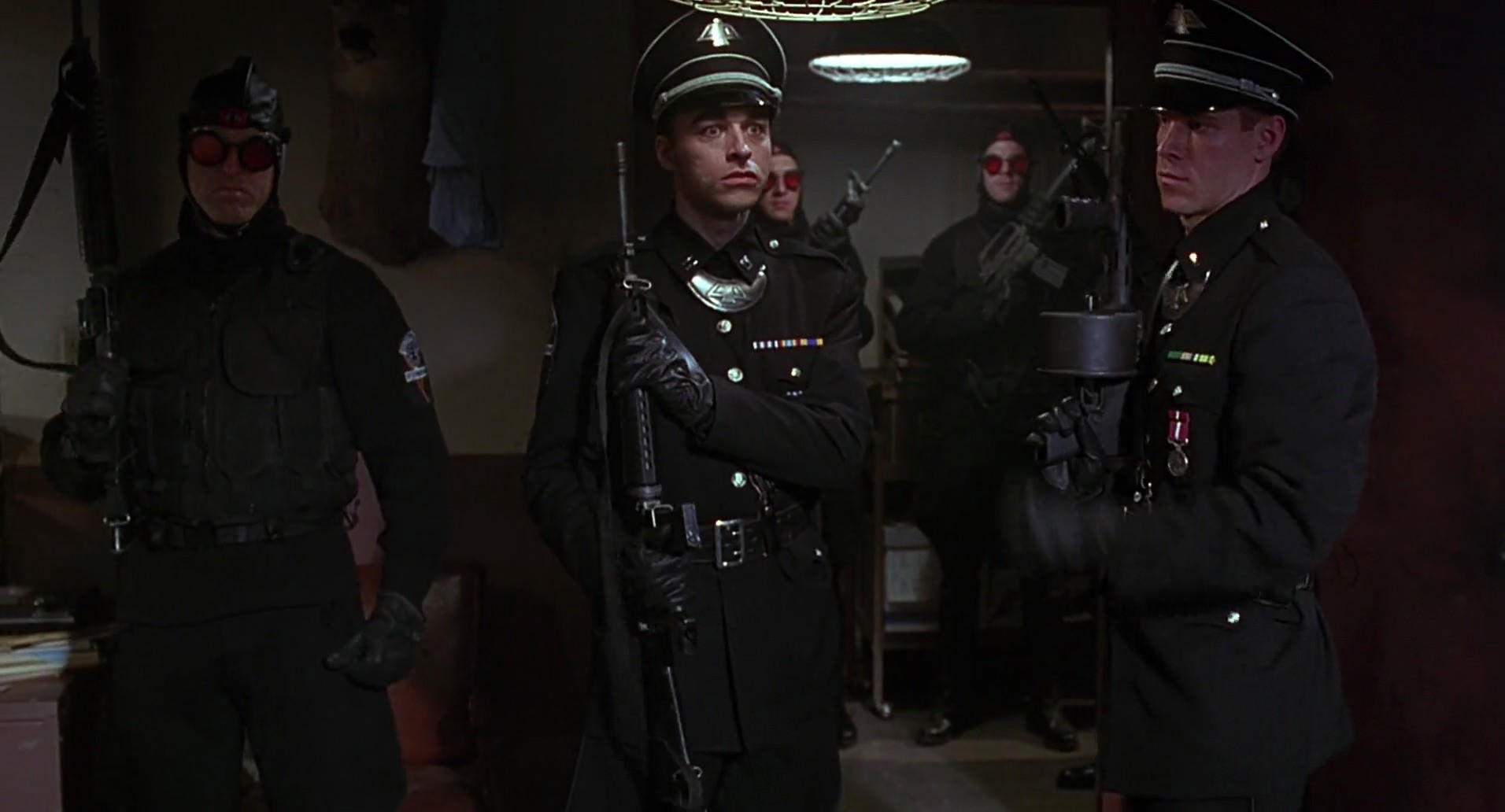 Barb Wire (1996) screencap 5586