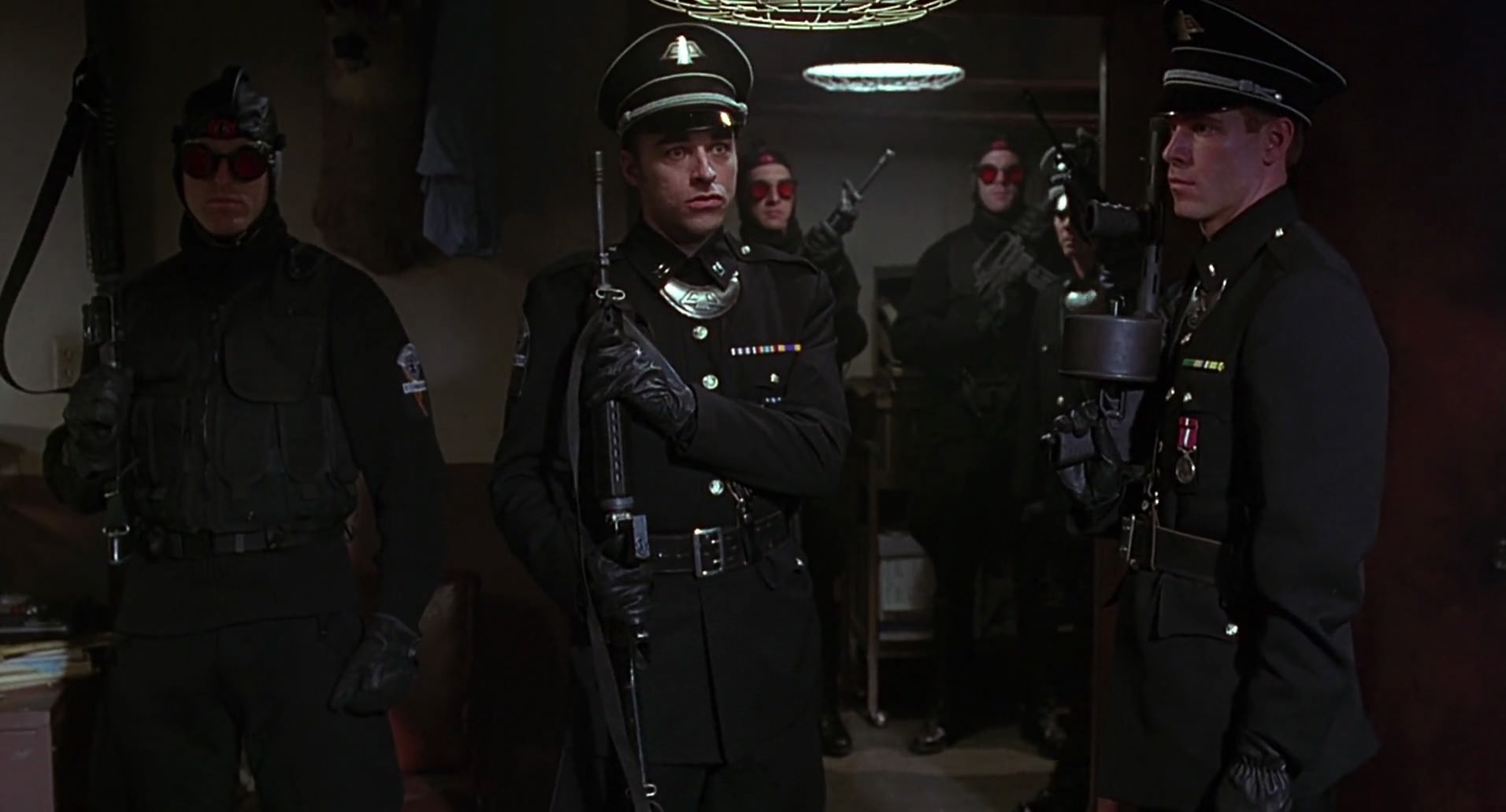 Barb Wire (1996) screencap 5589