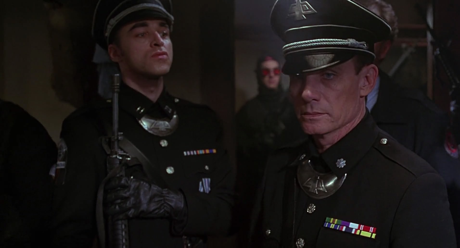 Barb Wire (1996) screencap 5610
