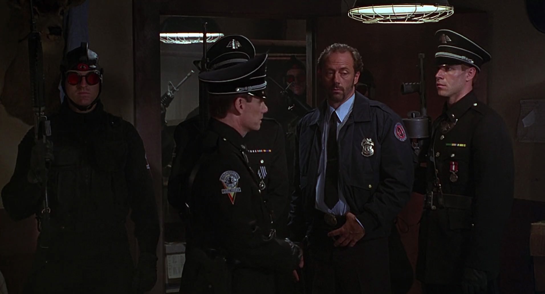 Barb Wire (1996) screencap 5661