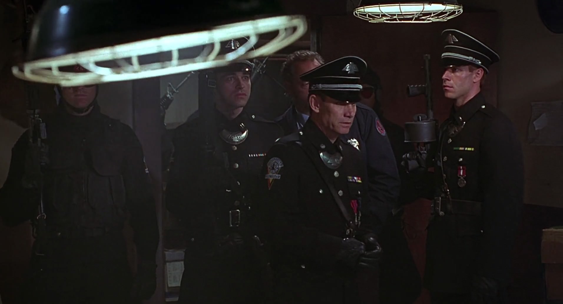 Barb Wire (1996) screencap 5664