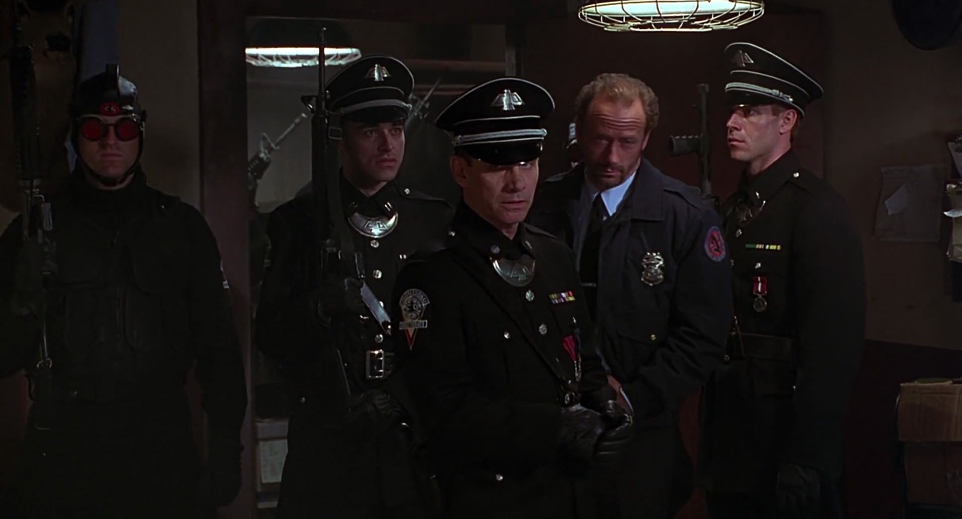 Barb Wire (1996) screencap 5667