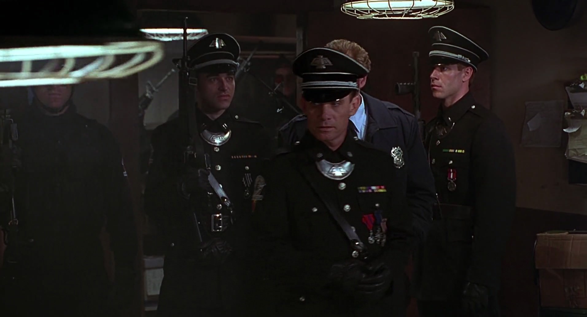 Barb Wire (1996) screencap 5670